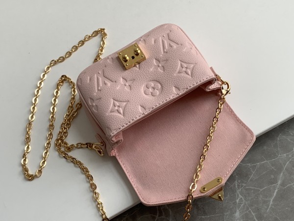  Handbag  Louis Vuitton M81390  size  14 x 11 x 3.5 cm