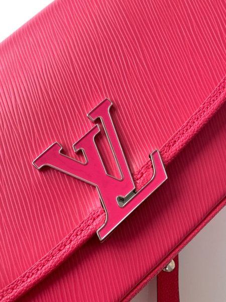 Handbag   Louis Vuitton  59460  size  24.5 x 15.5 x 9 cm