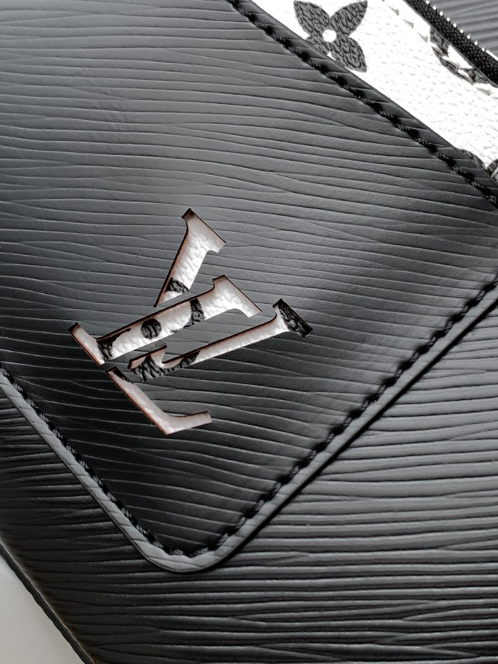  Handbag  Louis Vuitton  M80689  size  25x15x8 cm