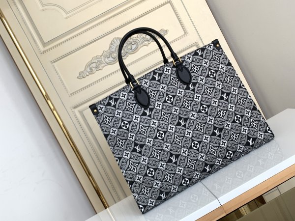 Handbag   Louis Vuitton  M57207  size  41 x 34 x 19 cm