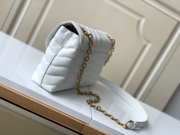 Handbag  Louis Vuitton  M58549  size  24x14x9 cm