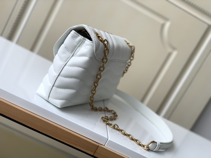 Handbag  Louis Vuitton  M58549  size  24x14x9 cm