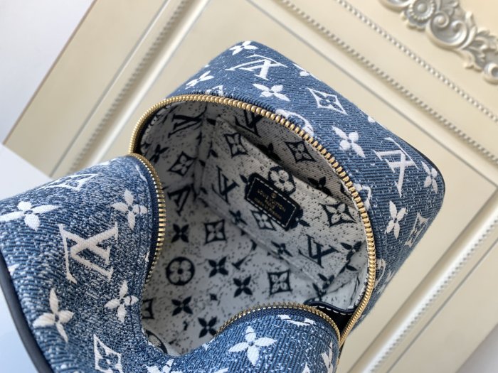  Handbag   Louis Vuitton  M59611  size  16.0x16.0x16.0 cm