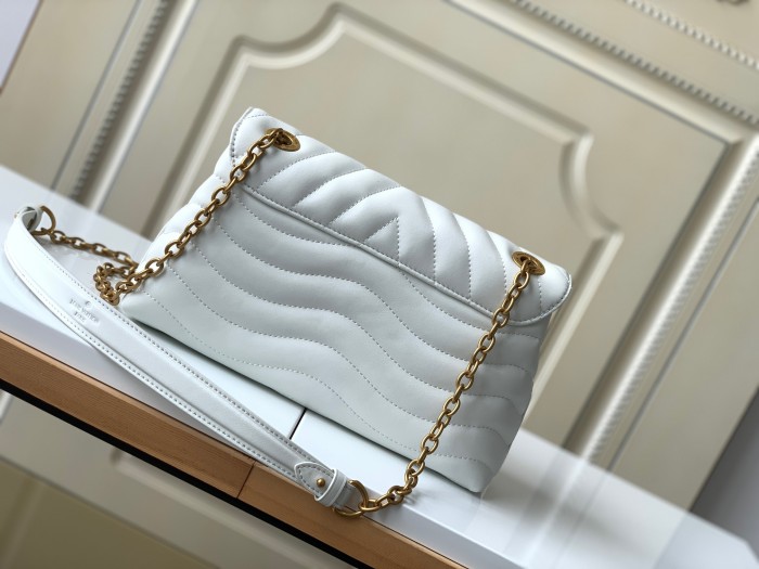 Handbag  Louis Vuitton  M58549  size  24x14x9 cm