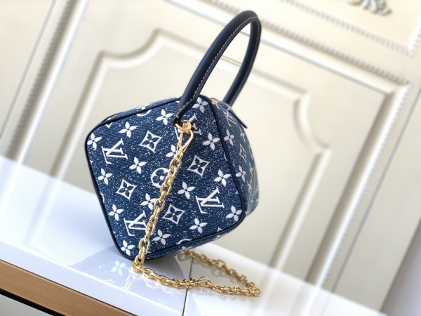  Handbag   Louis Vuitton  M59611  size  16.0x16.0x16.0 cm