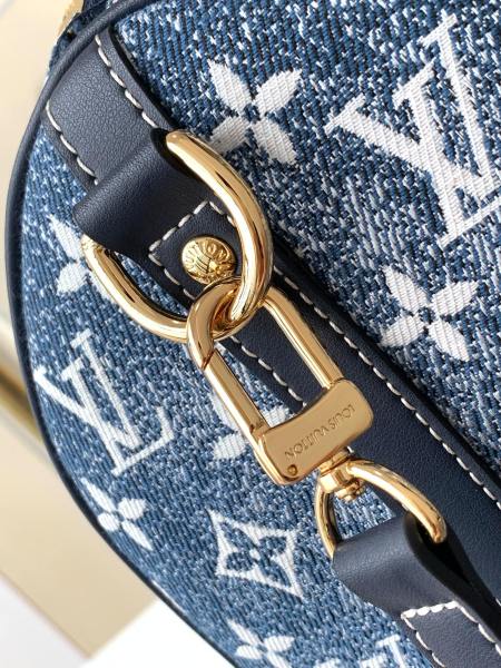  Handbag   Louis Vuitton  M59609  size 25 x 19 x 15  cm