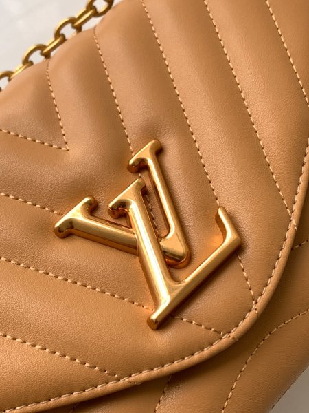 LOUIS VUITTON New Wave Sliding Chain Magnetic Low-Voltage Lock Quilted Calfskin Shoulder Crossbody Bag Medium Women's Hazelnut Brown M22212 size L24*W9*H14cm