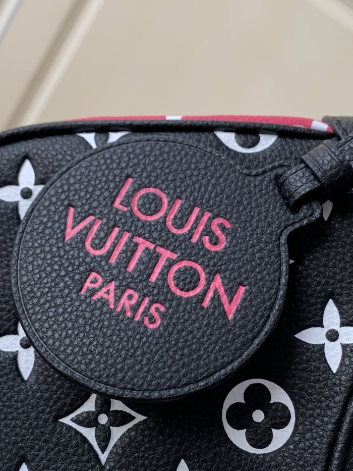 Handbag   Louis Vuitton  46091  size  22 x 14 x 9  cm