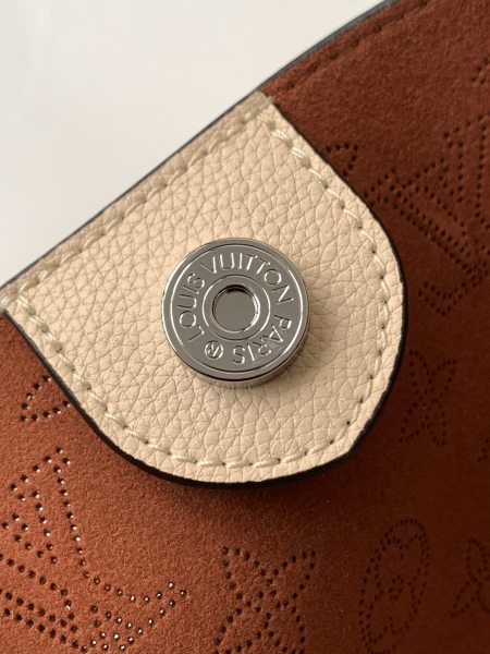  Handbag   Louis Vuitton  M54351  size 23 x 21 x 13  cm 