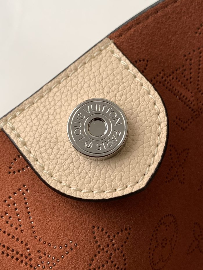  Handbag   Louis Vuitton  M54351  size 23 x 21 x 13  cm 