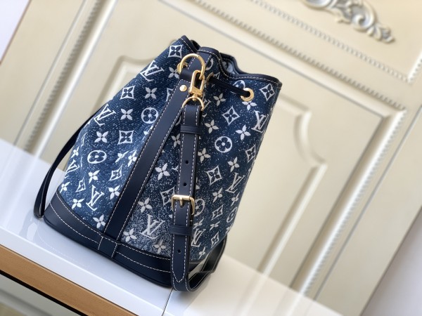  Handbag   Louis Vuitton  M59606  size  25 x 28.5 x 20  cm