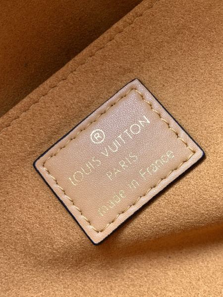 Handbag  Louis Vuitton  M59614  size  35.0 x 27.0 x 14.0   cm