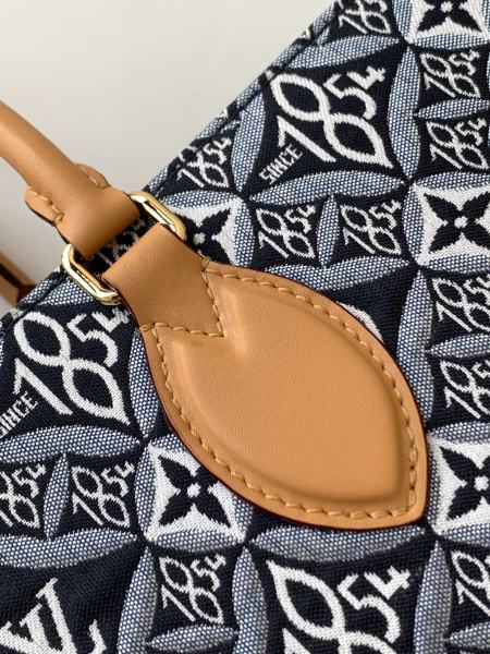  Handbag   Louis Vuitton  M57396  size  35 x 27 x 14  cm 