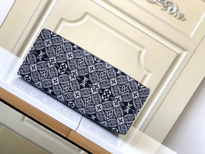  Handbag   Louis Vuitton  M57396  size  35 x 27 x 14  cm 