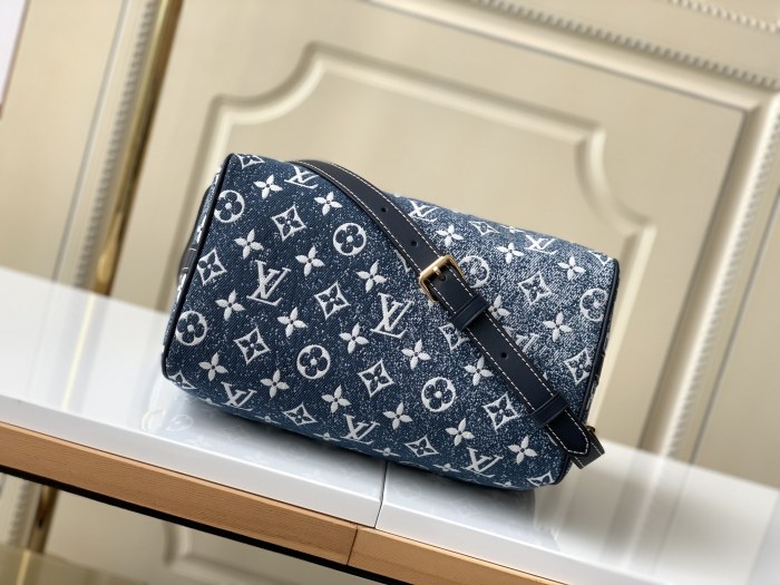  Handbag   Louis Vuitton  M59609  size 25 x 19 x 15  cm