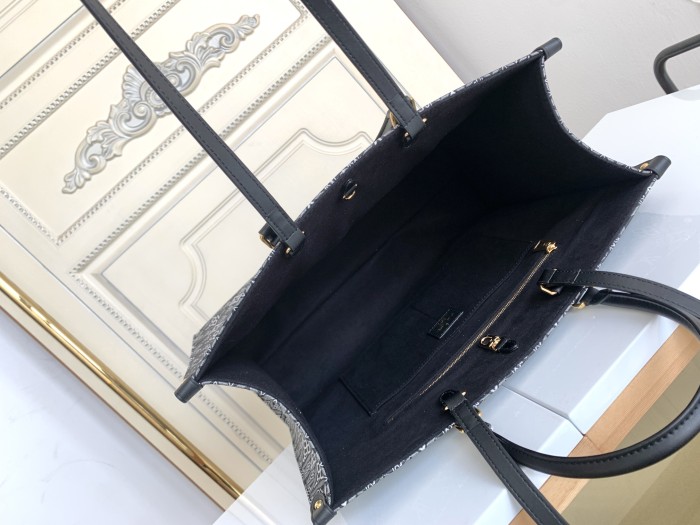 Handbag   Louis Vuitton  M57207  size  41 x 34 x 19 cm