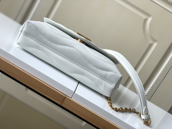 Handbag  Louis Vuitton  M58549  size  24x14x9 cm