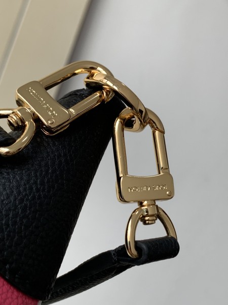 Handbag   Louis Vuitton  46091  size  22 x 14 x 9  cm