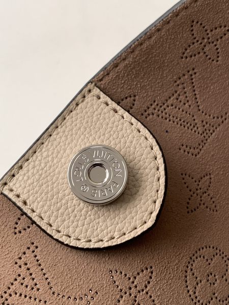  Handbag   Louis Vuitton  M54351  size  23 x 21 x 13  cm