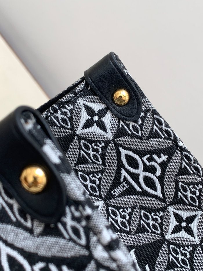 Handbag   Louis Vuitton  M57207  size  41 x 34 x 19 cm