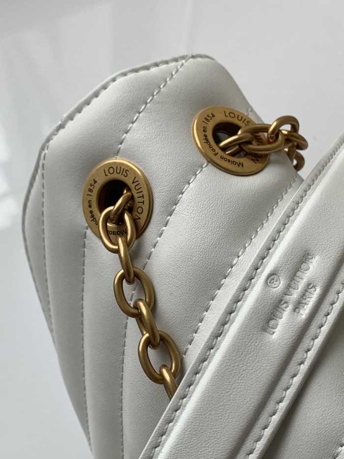 Handbag  Louis Vuitton  M58549  size  24x14x9 cm