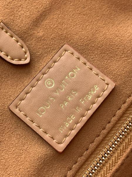  Handbag   Louis Vuitton  M57396  size  35 x 27 x 14  cm 