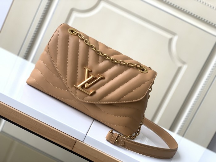 LOUIS VUITTON New Wave Sliding Chain Magnetic Low-Voltage Lock Quilted Calfskin Shoulder Crossbody Bag Medium Women's Hazelnut Brown M22212 size L24*W9*H14cm