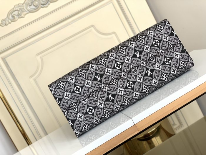 Handbag   Louis Vuitton  M57207  size  41 x 34 x 19 cm