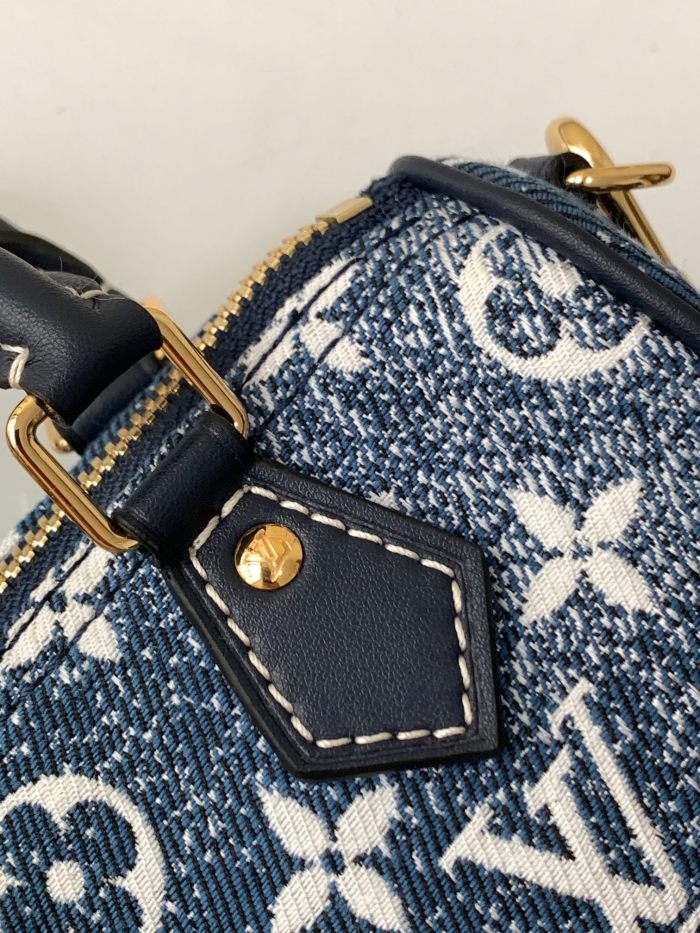  Handbag   Louis Vuitton  M81168  size  16 x 10 x 7.5  cm   