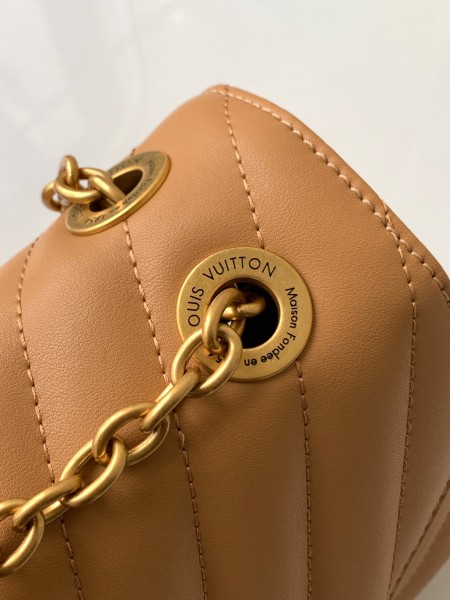 LOUIS VUITTON New Wave Sliding Chain Magnetic Low-Voltage Lock Quilted Calfskin Shoulder Crossbody Bag Medium Women's Hazelnut Brown M22212 size L24*W9*H14cm