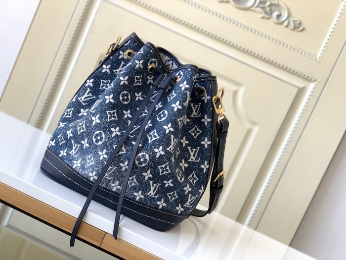  Handbag   Louis Vuitton  M59606  size  25 x 28.5 x 20  cm