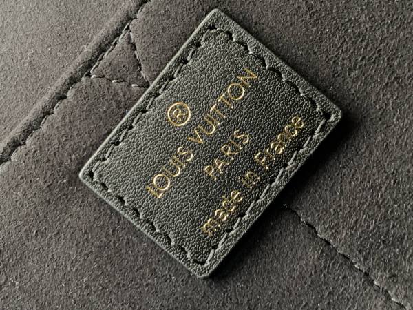 Handbag   Louis Vuitton  M57207  size  41 x 34 x 19 cm