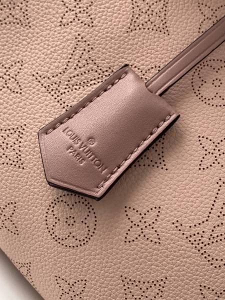  Handbag   Louis Vuitton  M54353  size  23 x 21 x 13  cm