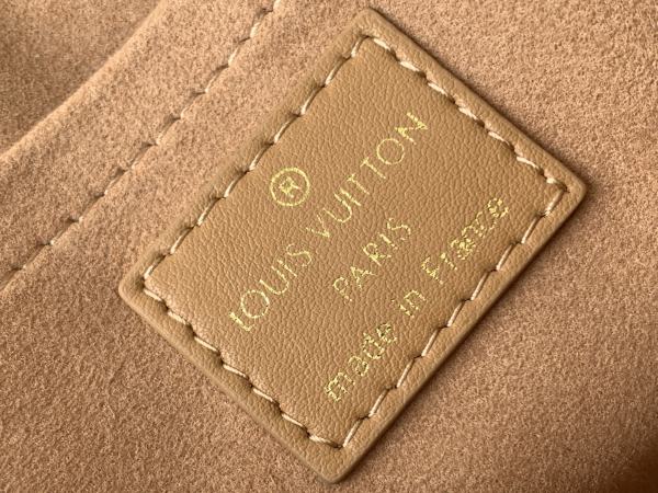 LOUIS VUITTON New Wave Sliding Chain Magnetic Low-Voltage Lock Quilted Calfskin Shoulder Crossbody Bag Medium Women's Hazelnut Brown M22212 size L24*W9*H14cm