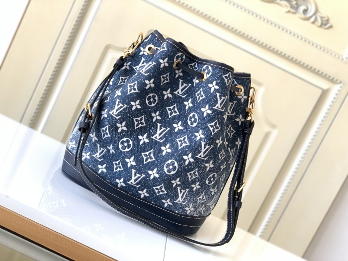  Handbag   Louis Vuitton  M59606  size  25 x 28.5 x 20  cm