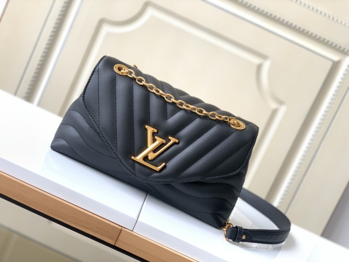 LOUIS VUITTON Lv New Wave Chain Bag Quilted Black M58552 size L24*W9*H14cm