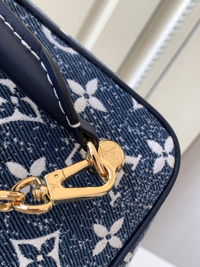  Handbag   Louis Vuitton  M59611  size  16.0x16.0x16.0 cm