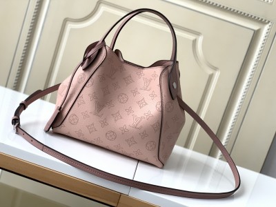  Handbag   Louis Vuitton  M54353  size  23 x 21 x 13  cm