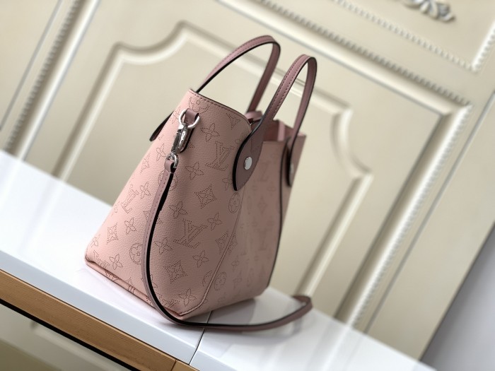  Handbag   Louis Vuitton  M54353  size  23 x 21 x 13  cm