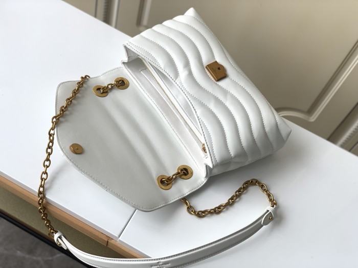 Handbag  Louis Vuitton  M58549  size  24x14x9 cm