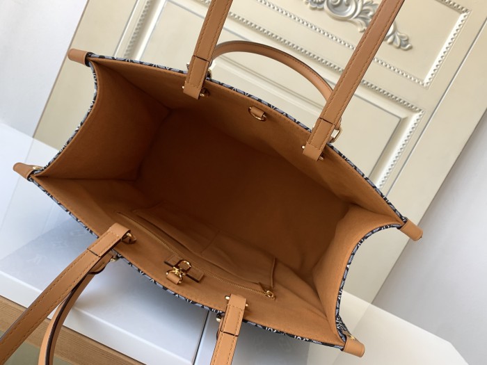  Handbag   Louis Vuitton  M57396  size  35 x 27 x 14  cm 