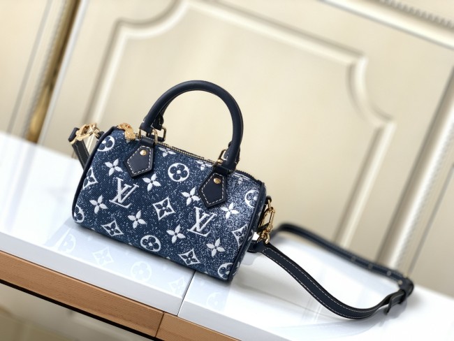  Handbag   Louis Vuitton  M81168  size  16 x 10 x 7.5  cm   