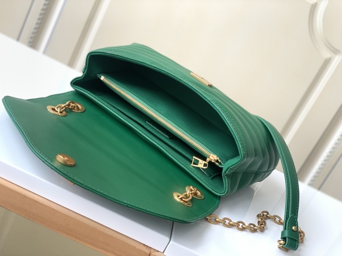 Handbag  Louis Vuitton   M58664  size  24x14x9  cm