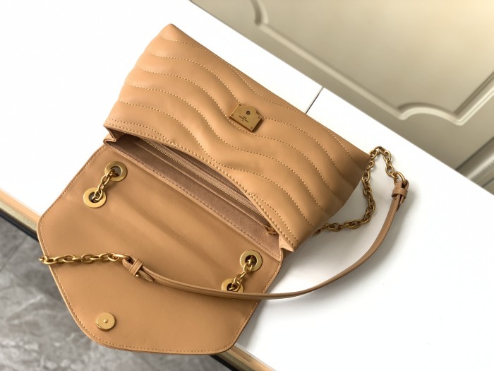 LOUIS VUITTON New Wave Sliding Chain Magnetic Low-Voltage Lock Quilted Calfskin Shoulder Crossbody Bag Medium Women's Hazelnut Brown M22212 size L24*W9*H14cm