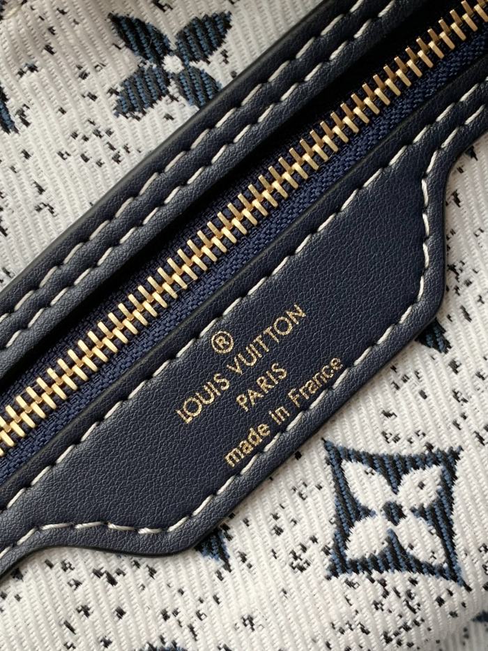 Handbag  Louis Vuitton  M59609  size  25 x 19 x 15  cm 