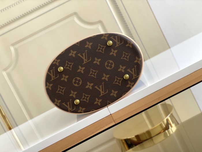 Handbag   Louis Vuitton  M42238   size   23 x 15 x 26  cm