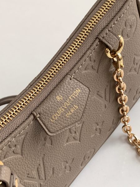 Handbag  Louis Vuitton   M80349  size  19 x 11.5 x 3  cm