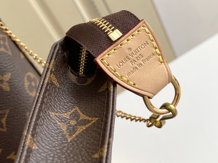 Handbag   Louis Vuitton  M42238   size   23 x 15 x 26  cm