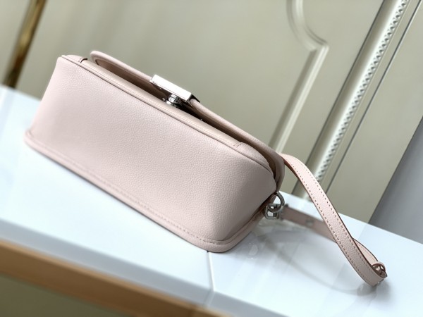 Handbag   Louis Vuitton   59460  size  24.5 x 15.5 x 9 cm