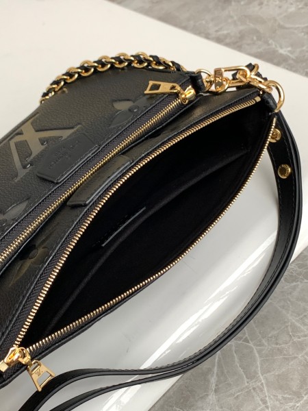 Handbag   Louis Vuitton  80399  size   23.5×13×4.5 cm